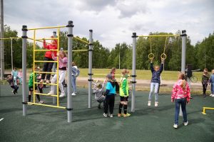 Ортопед Лихолатов раскрыл, помогают ли занятия на турнике при сколиозе